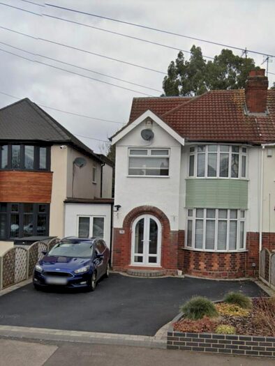 4 Bedroom Chalet To Rent In Thurlston Avenue, Solihull, B92