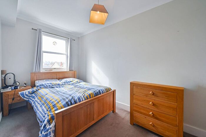 2 Bedroom Flat To Rent In Belgrave Road, Pimlico, London, SW1V