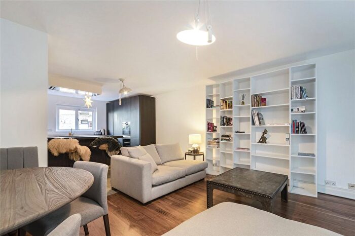 2 Bedroom Maisonette To Rent In Seven Dials Court, Shorts Gardens, London, WC2H