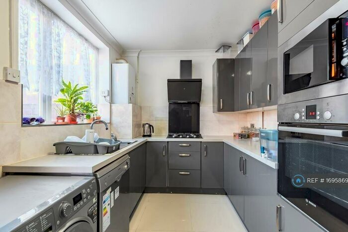 3 Bedroom Terraced House To Rent In Webb Close, Slough, SL3