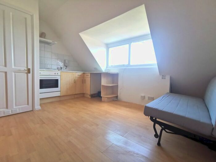 Studio To Rent In Onslow Gardens, Muswell Hill, N10