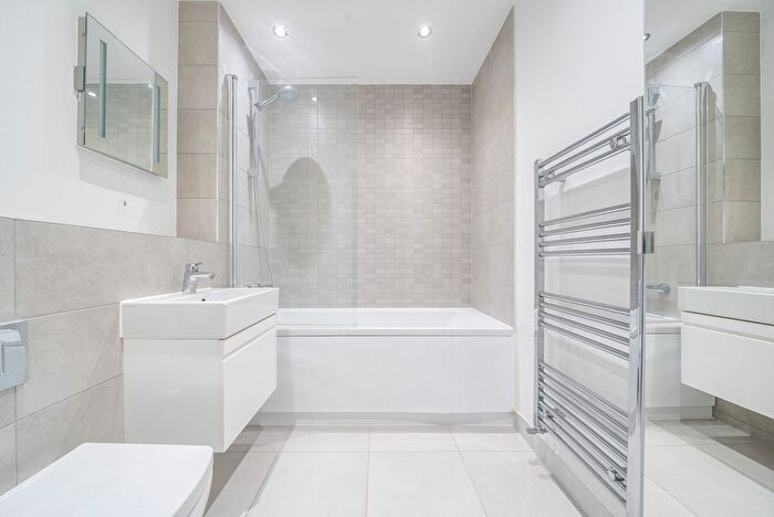 2 Bedroom Flat For Sale In Connaught Road, Brookwood, Woking, GU24