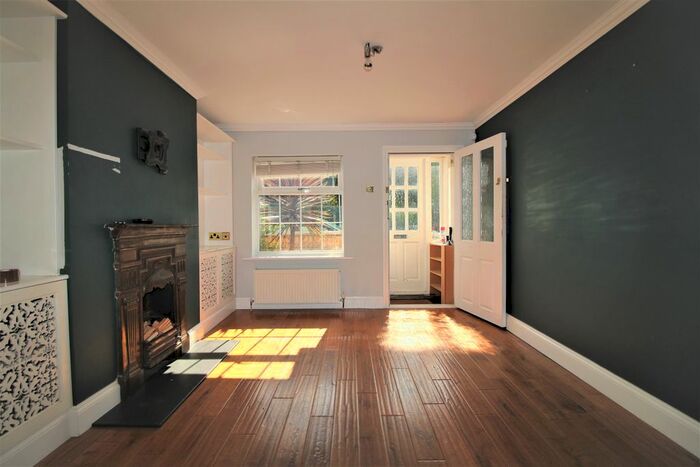 2 Bedroom Cottage To Rent In Victoria Lane, Harlington, Hayes, UB3