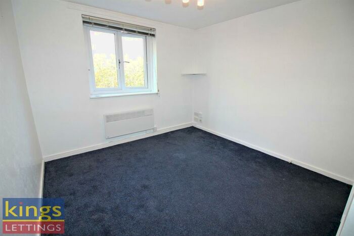Studio To Rent In Geddington Court, Waltham Cross, EN8