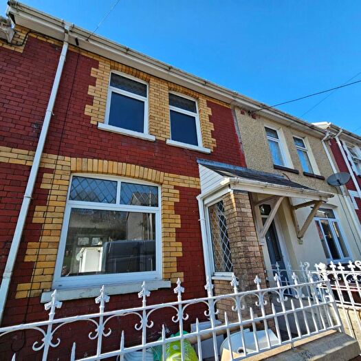 3 Bedroom Terraced House To Rent In The Avenue, Pontycymer, CF32