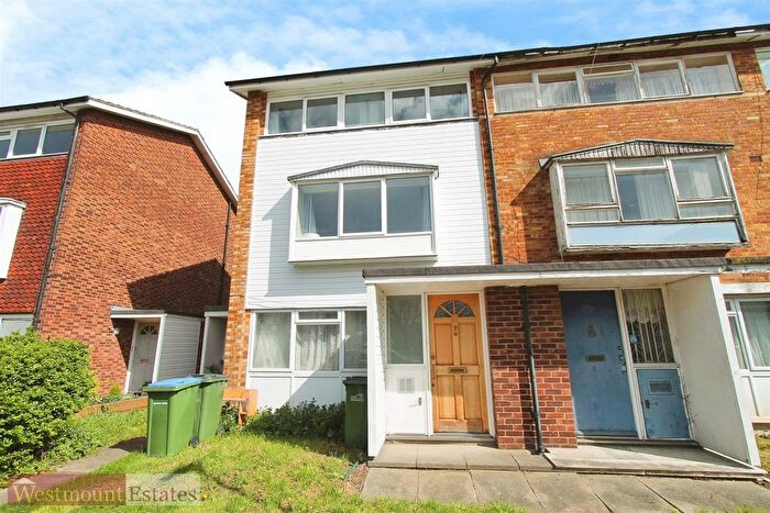 2 Bedroom Maisonette To Rent In Fairby Road, Eltham, SE12
