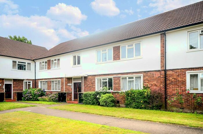 2 Bedroom Flat To Rent In Radcliffe Square, Putney, London, SW15