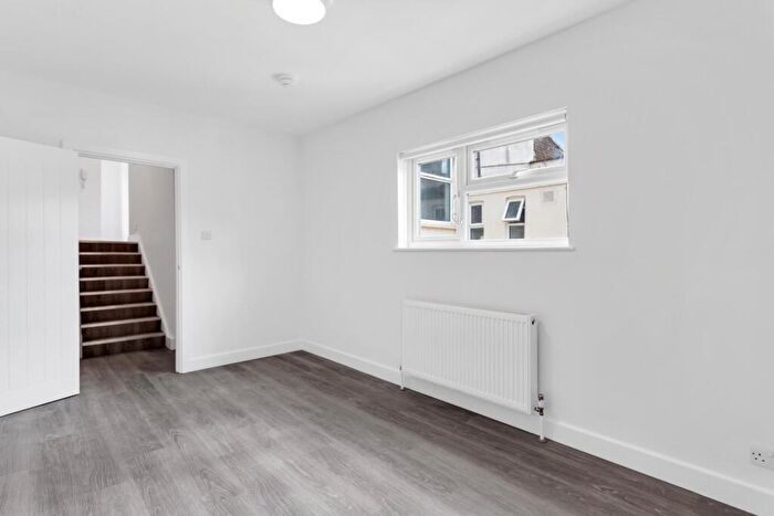 2 Bedroom Flat To Rent In Malvern Road, London, NW6