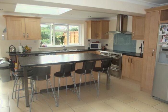 3 Bedroom Semi-Detached House To Rent In Nightingale Road, South Croydon CR2