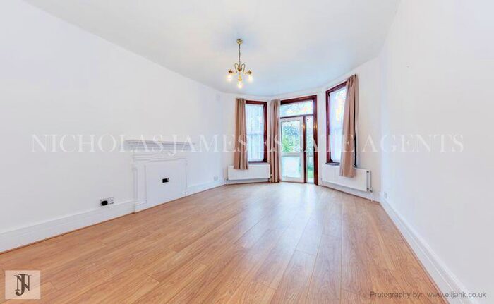 Flat To Rent In Cranley Gardens, Palmers Green, N13