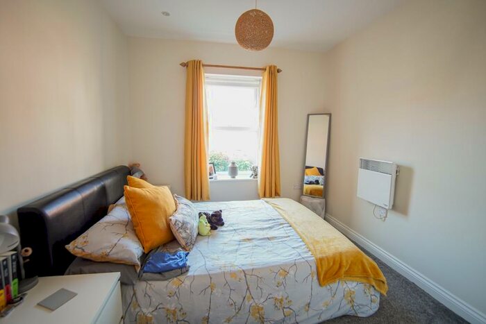 2 Bedroom Flat To Rent In Saddlers Court, Kennington Avenue, Kingswood, BS15