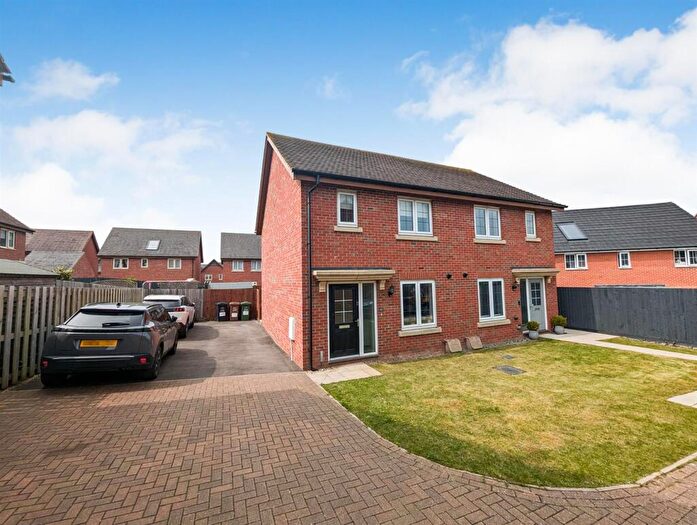 3 Bedroom Semi-Detached House For Sale In Hobby Drive, Corby, NN17