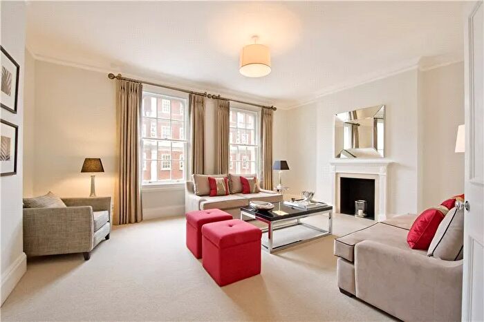 3 Bedroom Flat To Rent In North Audley Street, Mayfair, W1K