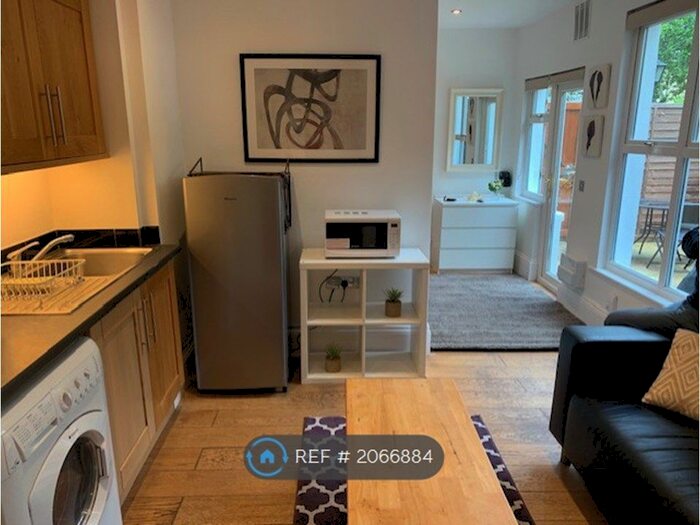 Studio To Rent In Berrylands Road, Kingston Upon Thames, Surbiton, KT5