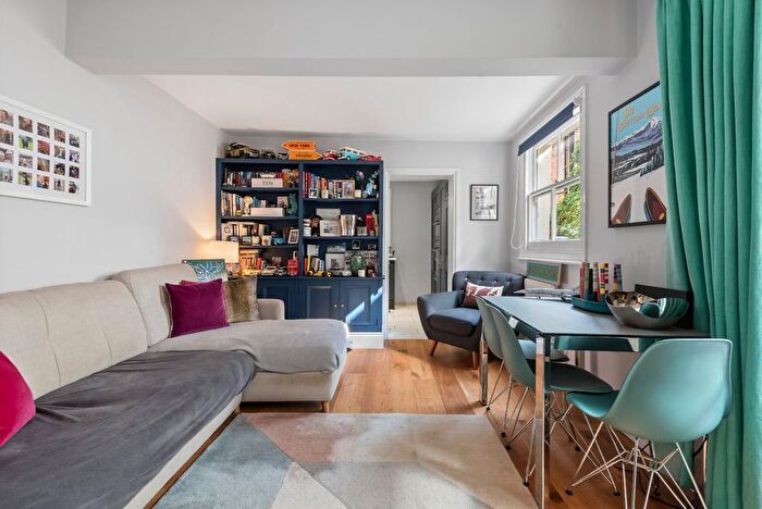 2 Bedroom Flat For Sale In Bronsart Road, Fulham, SW6