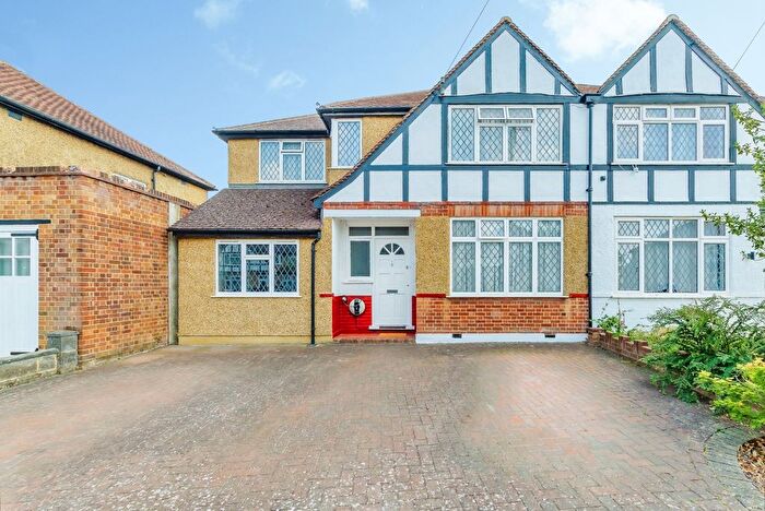 3 Bedroom Semi Detached House For Sale In Fairhaven Avenue, Croydon, CR0