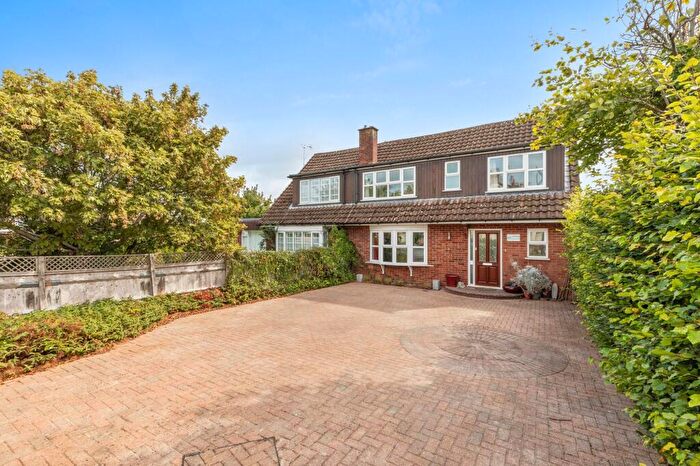 4 Bedroom Semi-Detached House For Sale In Churchway, Haddenham, HP17