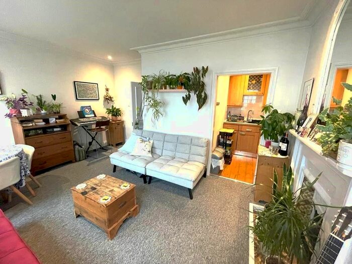 1 Bedroom Flat To Rent In Marine Square, Brighton, BN2