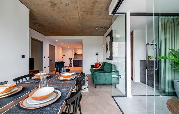 2 Bedroom Apartment To Rent In St George's Gardens, M15