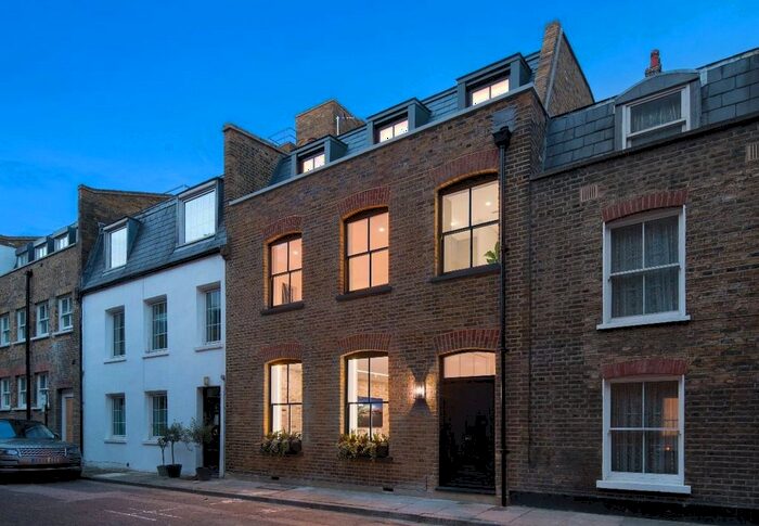 2 Bedroom Flat To Rent In Bingham Place, London, W1U