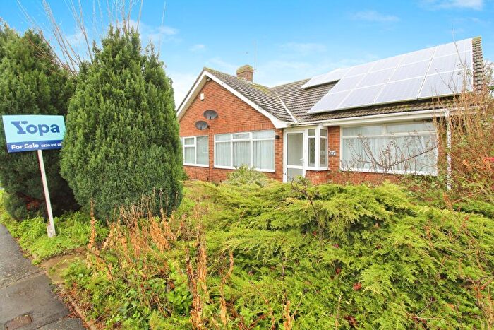 2 Bedroom Bungalow For Sale In Yew Tree Close, Bradwell, NR31