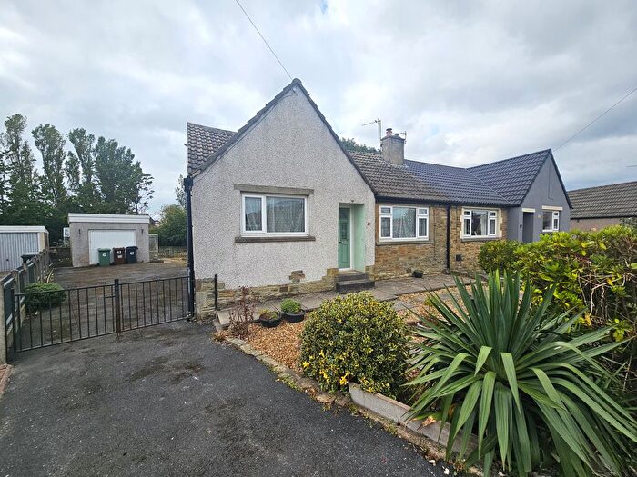 3 Bedroom Bungalow To Rent In Tyresal Court, Bradford, BD4