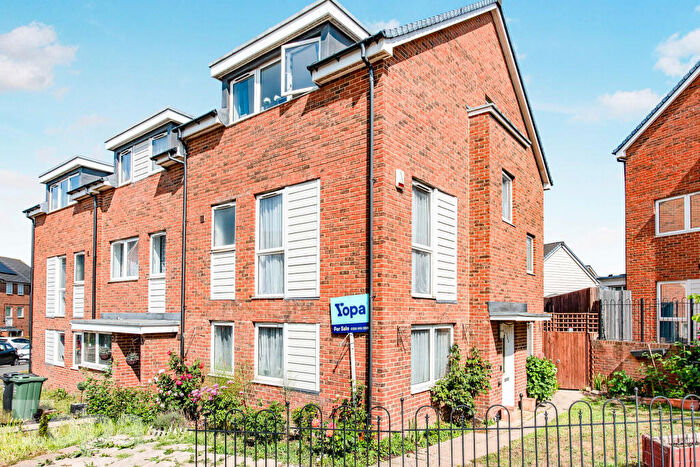 4 Bedroom End Of Terrace House For Sale In Temple Hill, Dartford, DA1
