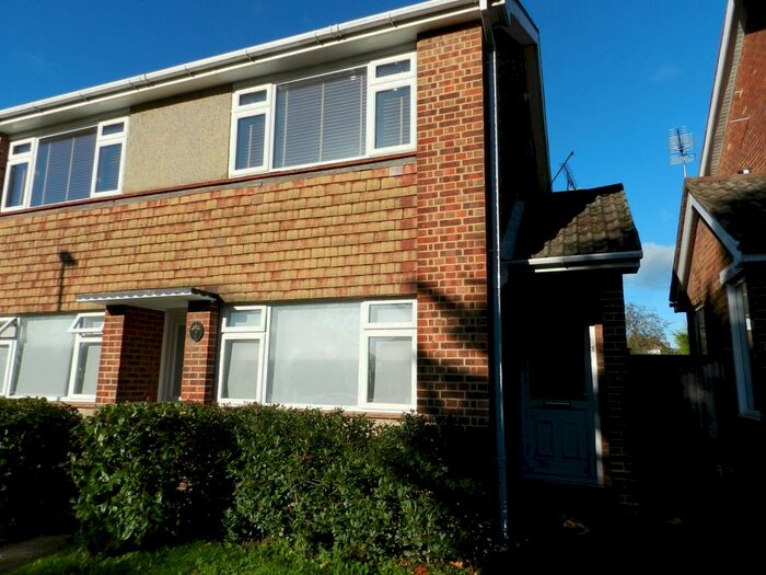 2 Bedroom Maisonette To Rent In The Vineries, London, N14