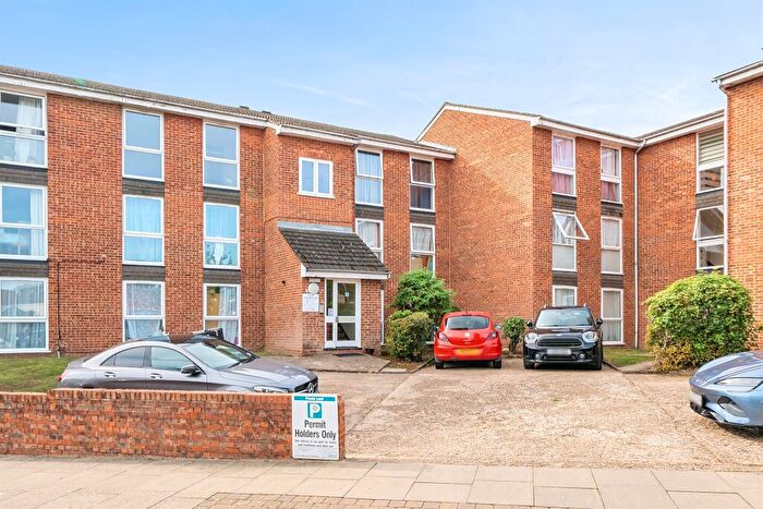 2 Bedroom Flat For Sale In Trinity Street, Enfield, EN2