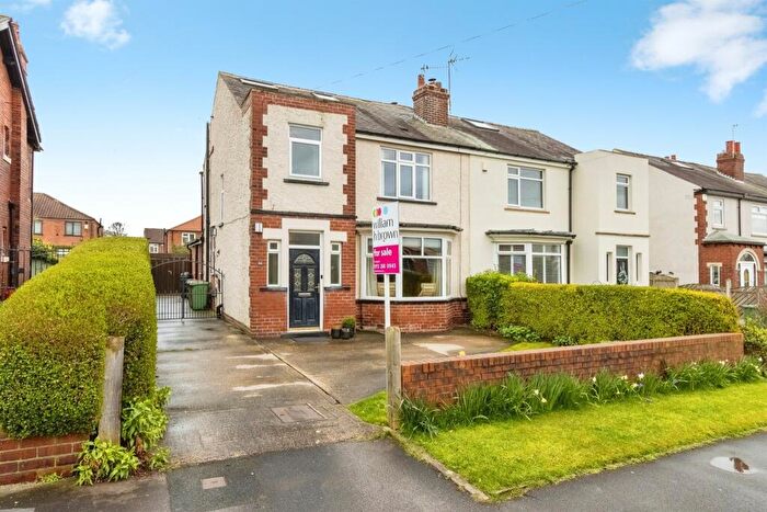 4 Bedroom Semi Detached House For Sale In The Drive, Crossgates, Leeds, LS15