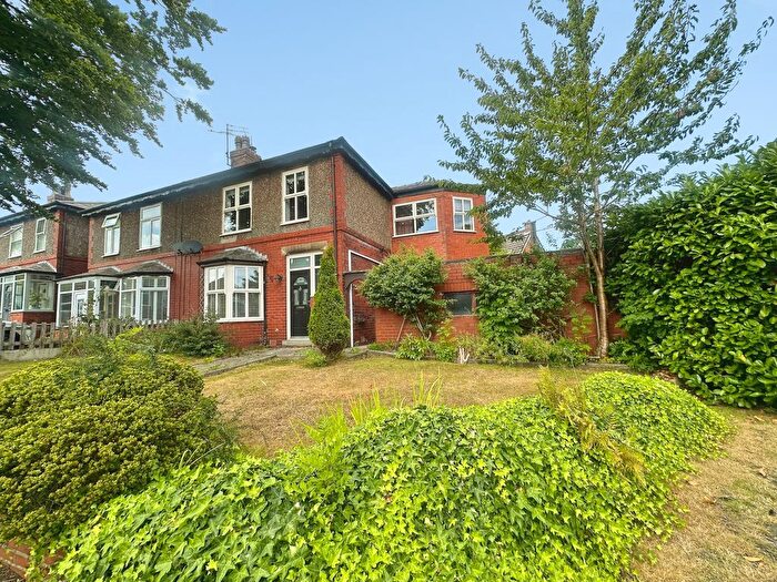 4 Bedroom Semi-Detached House For Sale In Hilda Avenue, Bury, BL8