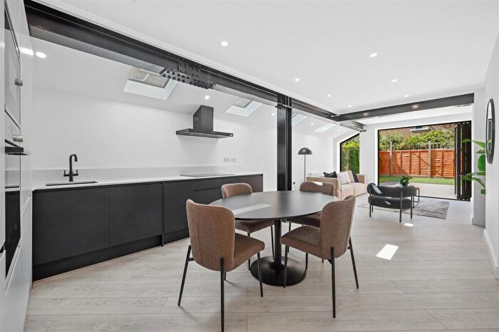 2 Bedroom Flat To Rent In Esmond Road, London, NW6