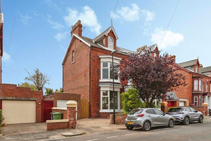 5 Bedroom Semi Detached House For Sale In Hutton Avenue, Hartlepool, TS26