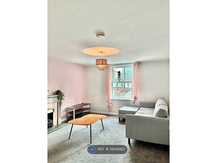 2 Bedroom Flat To Rent In Harvard Grove, Salford, M6
