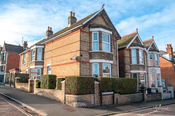 3 Bedroom Detached House For Sale In Moorgreen Road, Cowes, PO31