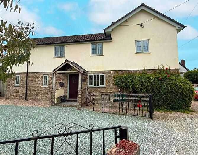 4 Bedroom Link Detached House For Sale In Bucknell, SY7