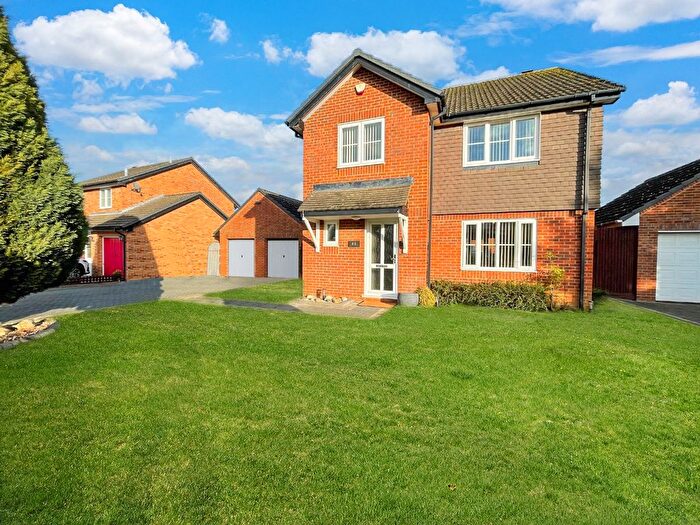 4 Bedroom Detached House For Sale In Burford Close, Luton, Bedfordshire, LU3