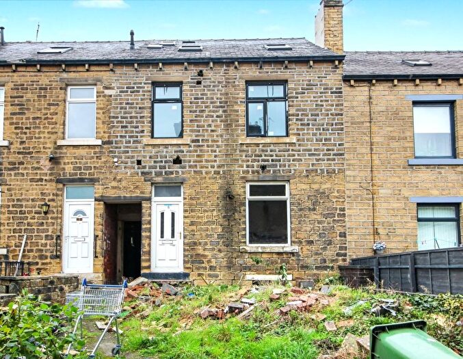 3 Bedroom Terraced House For Sale In May Street, Huddersfield, HD4