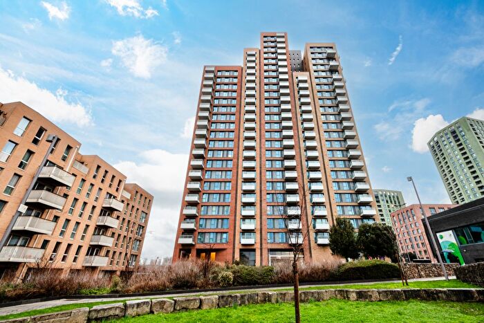 3 Bedroom Flat To Rent In Marner Point, Jefferson Plaza, E3