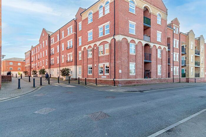 2 Bedroom Flat For Sale In Armstrong Drive, Worcester, WR1