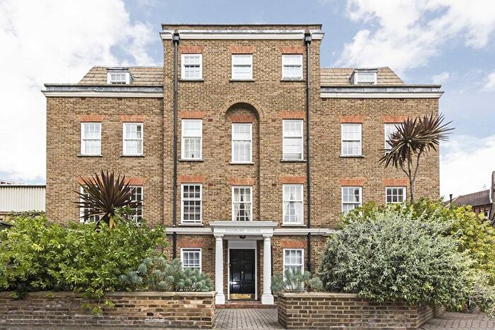 1 Bedroom Flat To Rent In Regents Bridge Gardens, South Lambeth, SW8