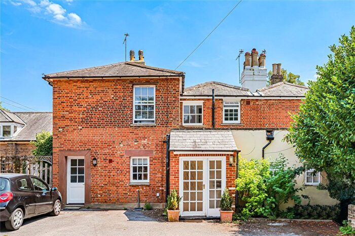 1 Bedroom Flat For Sale In Middle Hill, Egham, Surrey, TW20