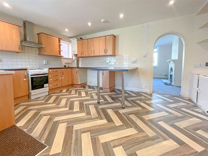 3 Bedroom Semi-detached House For Sale In Pullman Road, Wigston, LE18