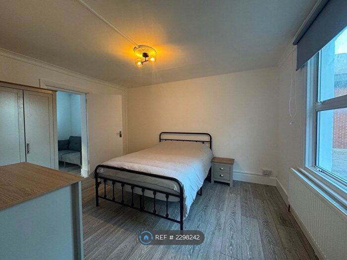 1 Bedroom Flat To Rent In Essex Place, London, W4