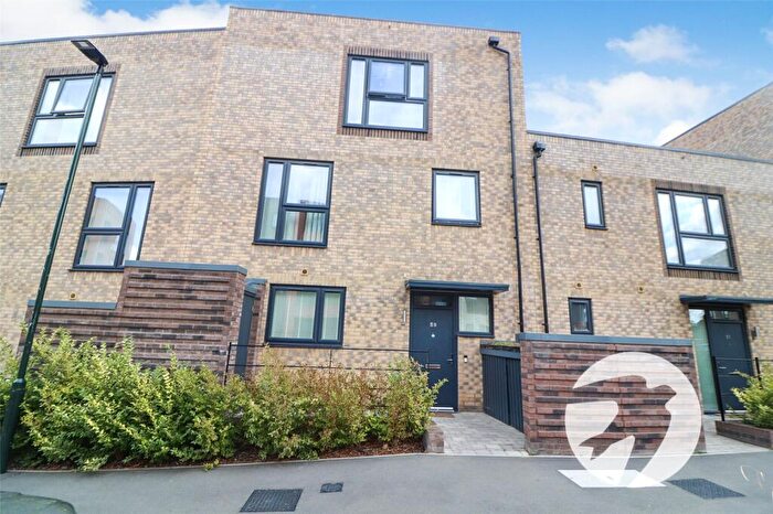 3 Bedroom Terraced House For Sale In Sandy Road, Erith, DA8