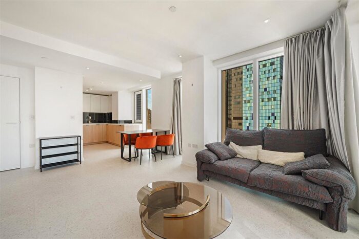 2 Bedroom Flat To Rent In Bouchon Point, Cendal Crescent, London, E1