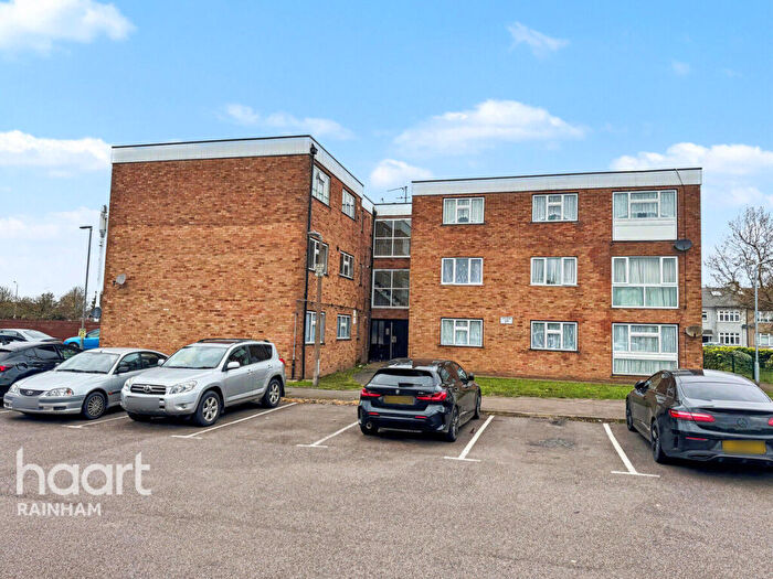 2 Bedroom Apartment For Sale In Ongar Way, Rainham, RM13