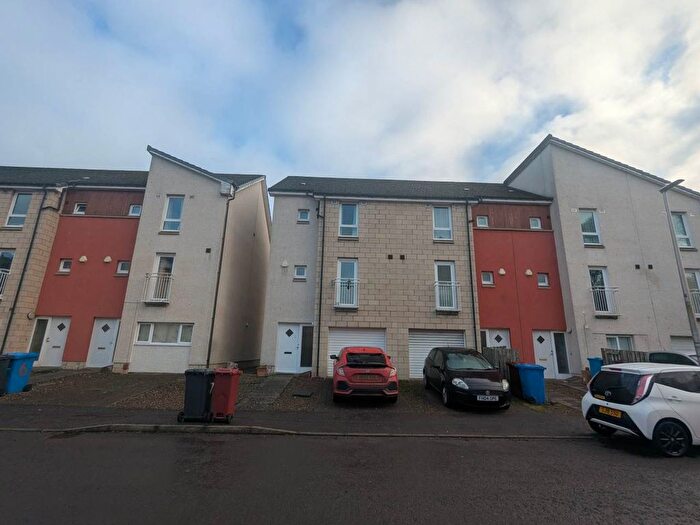 4 Bedroom Town House To Rent In Milnbank Gardens, Dundee, DD1