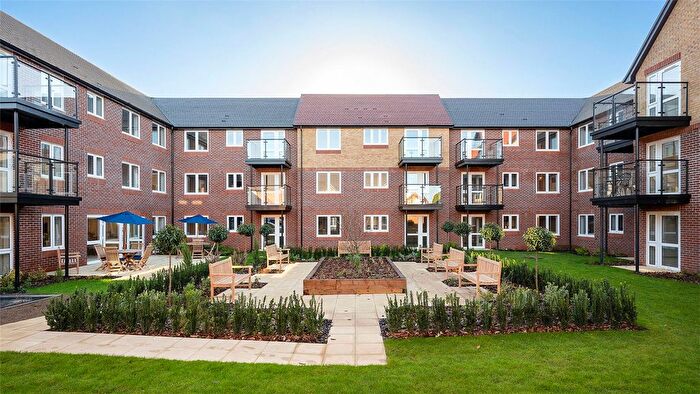 2 Bedroom Flat For Sale In Bewick Court, Evesham, Worcestershire, WR11