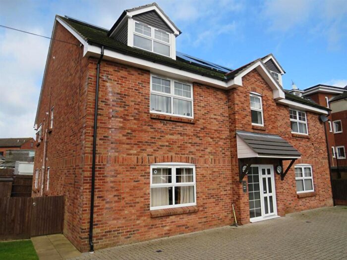 2 Bedroom Flat To Rent In Botley Road, Park Gate, Southampton, SO31